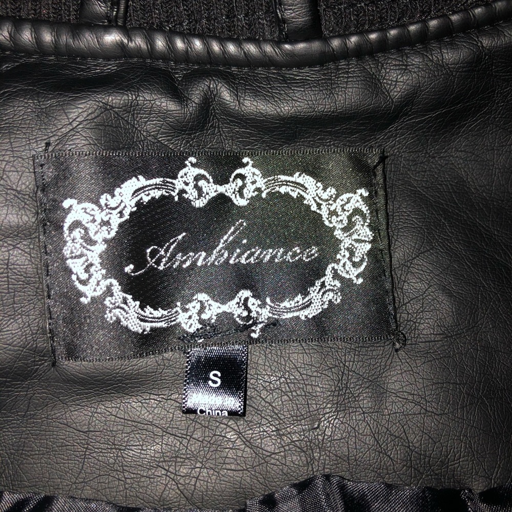 Leather jacket - Picture 4 of 4
